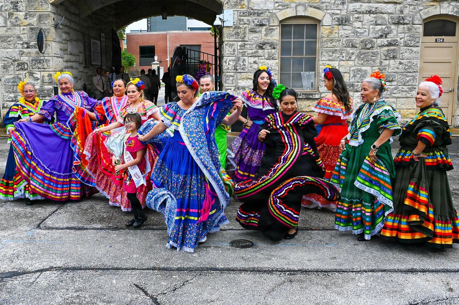 Folklórico dancers